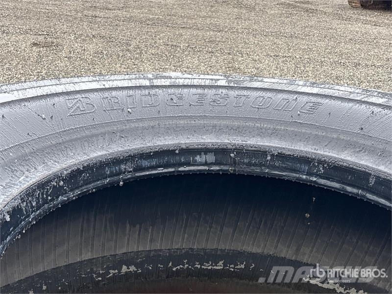  Quantity of (2) Bridgestone 29.5R35 Tires Tekerlekler
