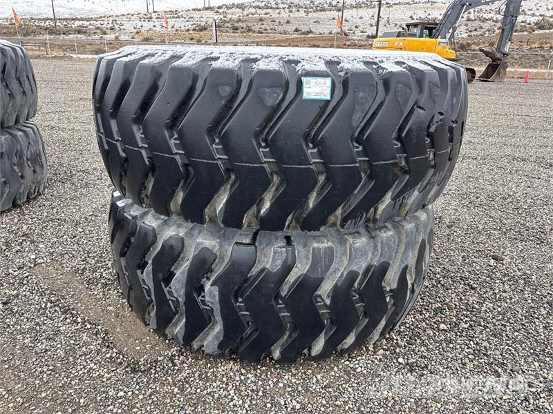  Quantity of (2) Bridgestone 29.5R35 Tires Tekerlekler