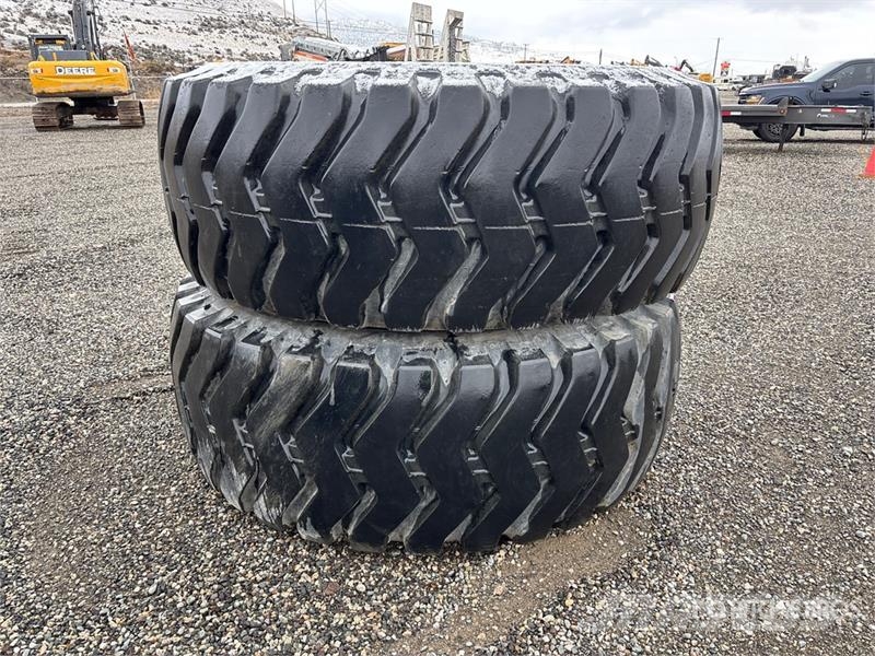  Quantity of (2) Bridgestone 29.5R35 Tires Tekerlekler