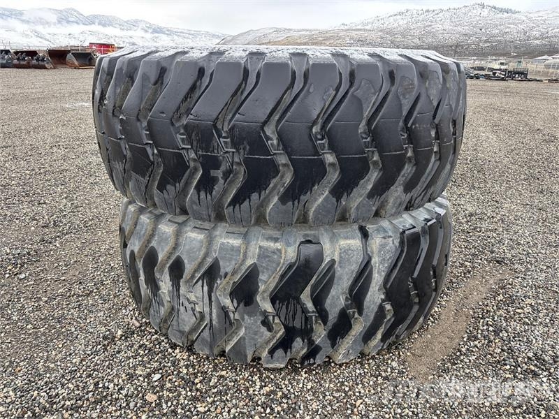  Quantity of (2) Bridgestone 29.5R35 Tires Tekerlekler
