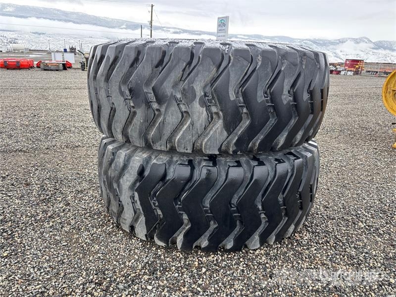  Quantity of (2) Bridgestone 29.5R35 Tires Tekerlekler