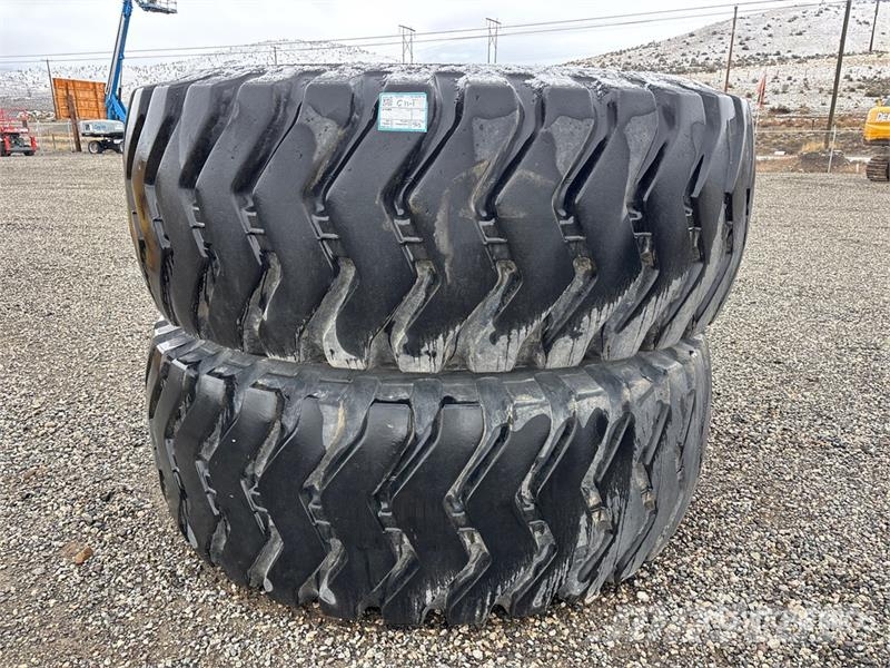  Quantity of (2) Bridgestone 29.5R35 Tires Tekerlekler