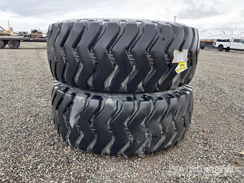  Quantity of (2) Bridgestone 29.5R35 Tires Tekerlekler