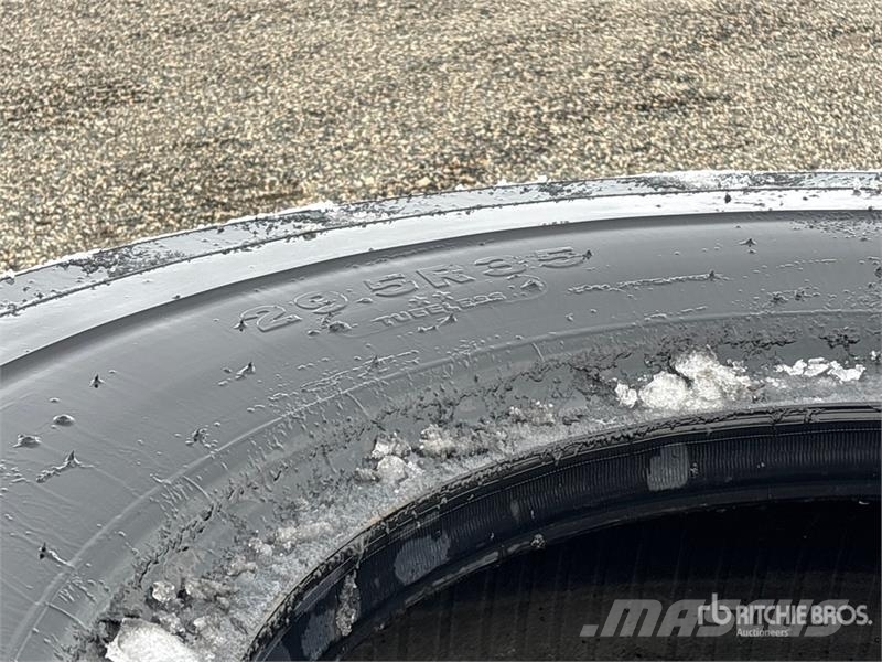  Quantity of (2) Bridgestone 29.5R35 Tires Tekerlekler