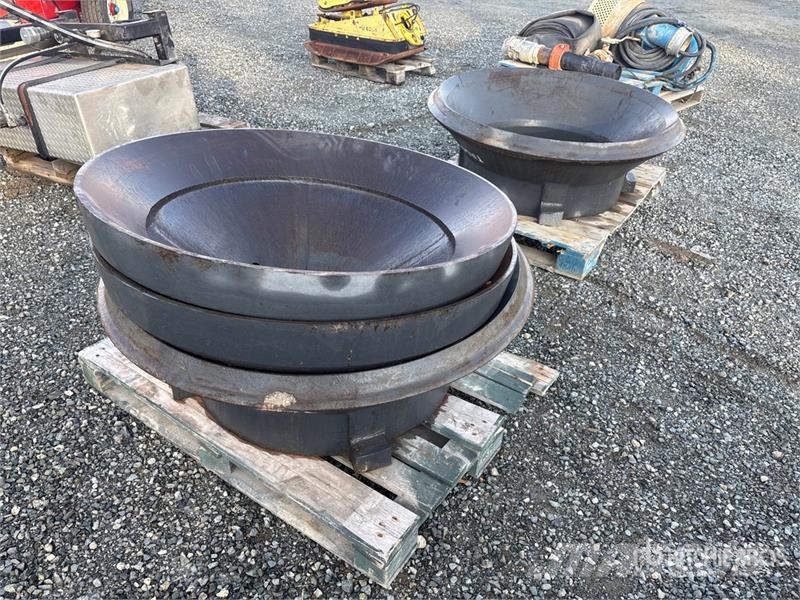 Quantity of (2) Pallets of Cone Liners Medium Fine Gradbeništvo - drugo