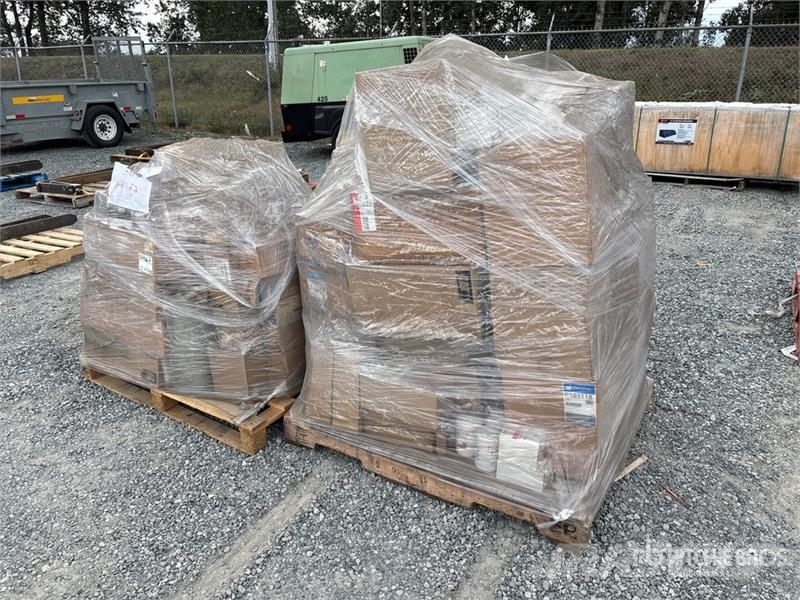 Quantity of (2) Pallets of Equipment Filters (Unus Egyéb alkatrészek