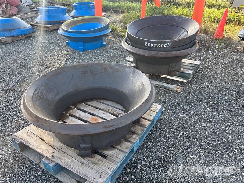 Quantity of (2) Pallets of Cone Liners Medium Fine Gradbeništvo - drugo