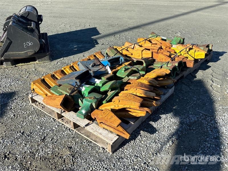 Quantity of (2) Pallets of Bucket Teeth Andere Zubehörteile
