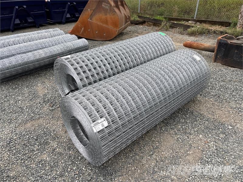  Quantity of (2) Rolls of 6 ft Tall Livestock/Deer  Gårds‐husdyr gjerder