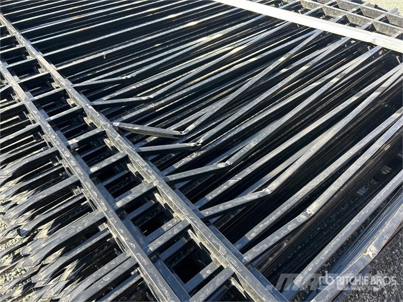  Quantity of (20)  SKLP SK-N20 10 ft x 7 ft Powder  Equipos de vallado