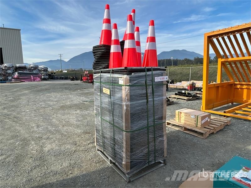  Quantity of (250)  Suihe TC-250 Traffic Cones (Unu Buldózers tiendetubos