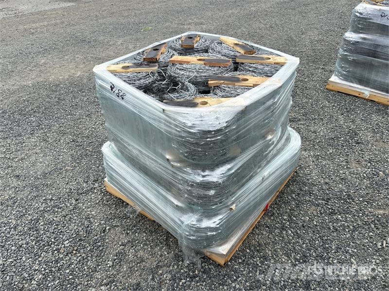  Quantity of (27) Rolls Barb Wire 12 Gauge Galvaniz 건설 장비 - 기타
