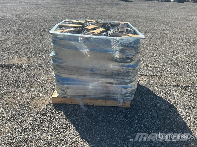 Quantity of (27) Rolls of Galvanized Barbed Wire ( Építőipar - Egyebek