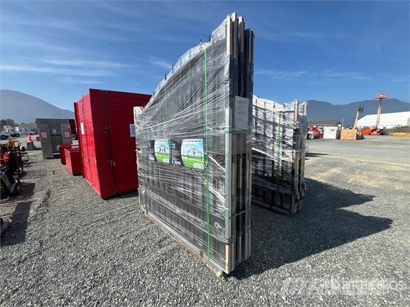  Quantity of (3) 14 ft Steel Bi-Parting Driveway Ga Sonstige Landmaschinen