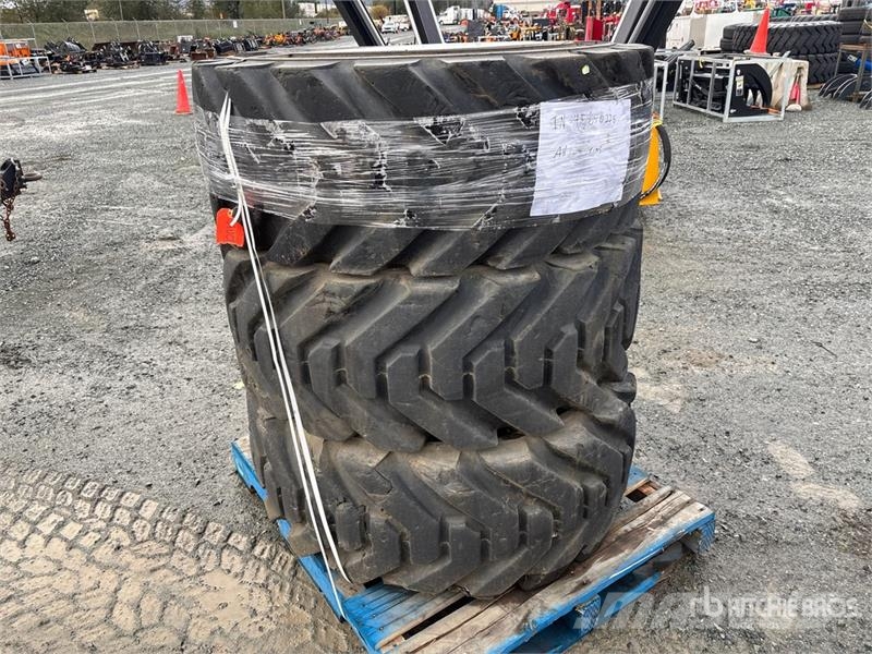 Quantity of (3) 445/65D22.5 Tires Gume, točkovi i felne
