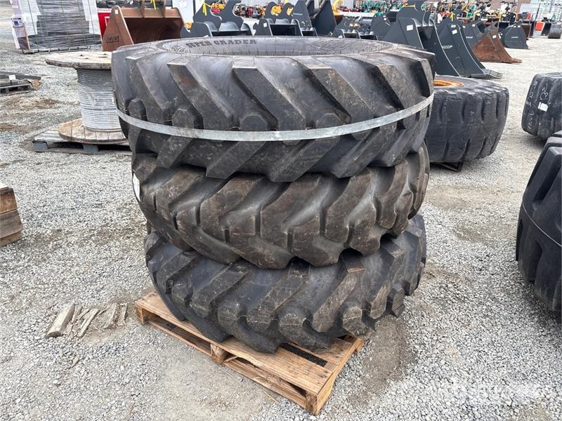 Quantity of (3) BKT 16.00-24TG Tires Gume, kotači i naplatci