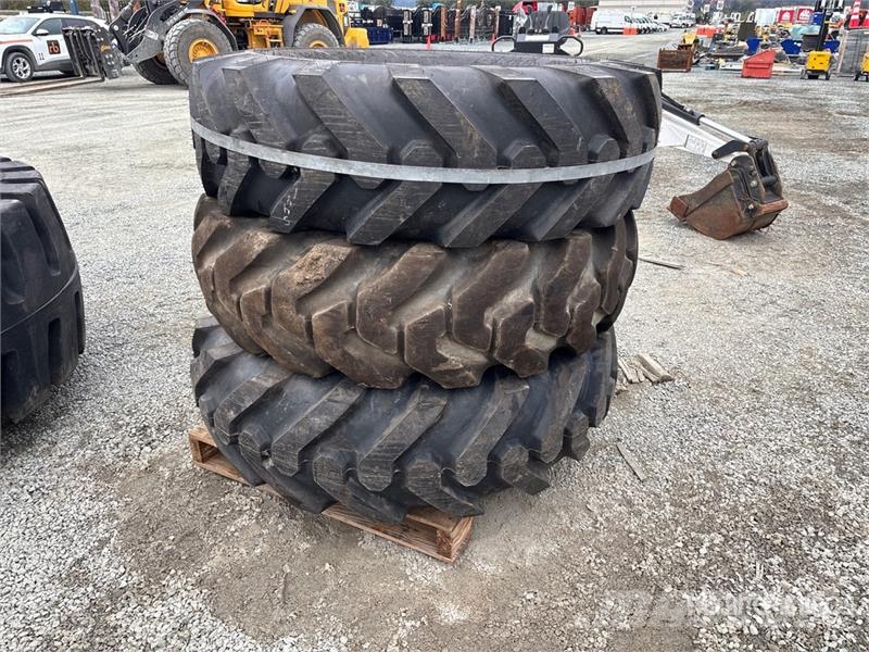 Quantity of (3) BKT 16.00-24TG Tires Gume, kotači i naplatci