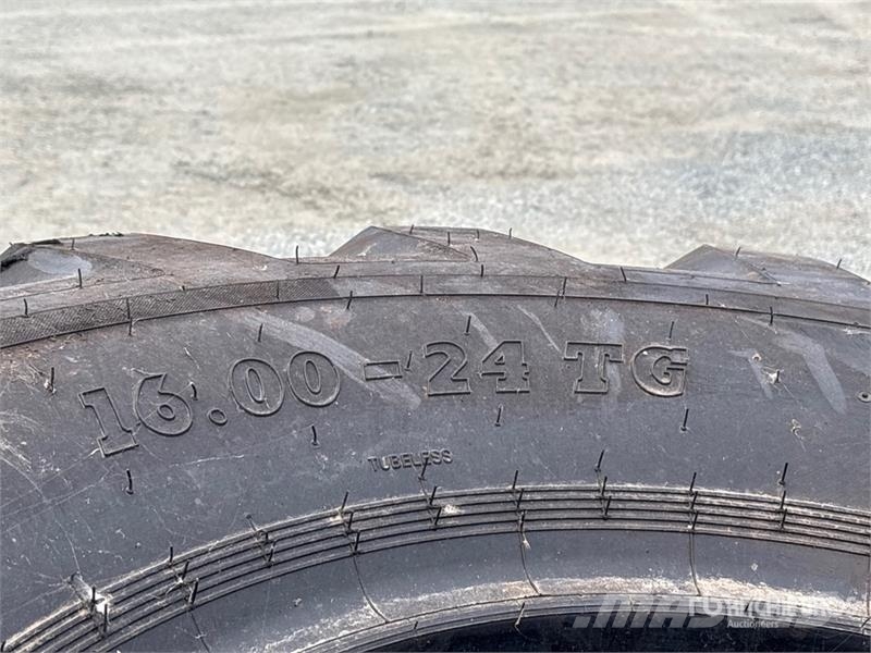 Quantity of (3) BKT 16.00-24TG Tires Gume, kotači i naplatci