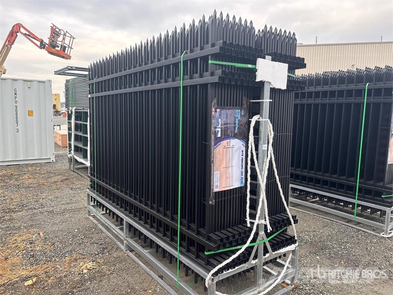 Quantity of (30) 9 ft 9 in x 6 ft 6 in Iron Fencin Oprema za ograje