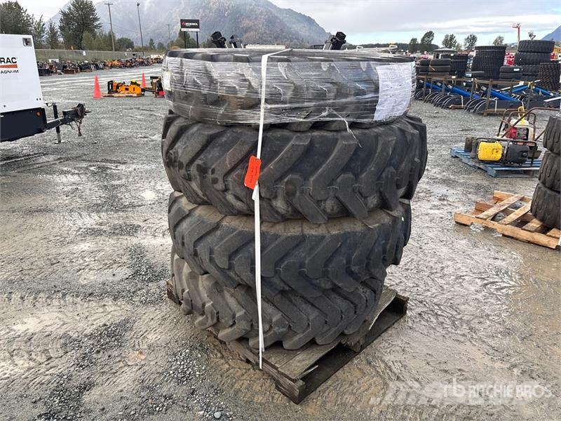 Quantity of (4) 13.00-24G2 Tires Gume, točkovi i felne