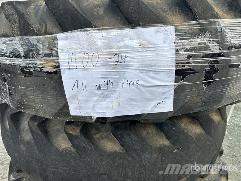 Quantity of (4) 14.00-24 Tires Gume, točkovi i felne