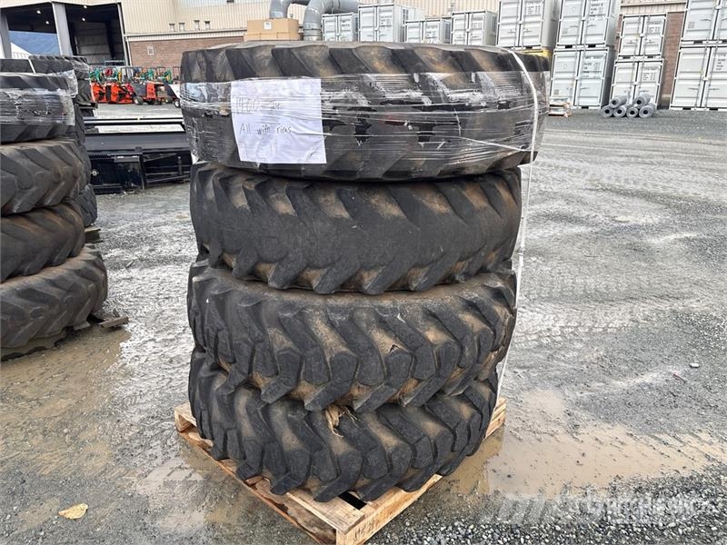 Quantity of (4) 14.00-24 Tires Gume, točkovi i felne
