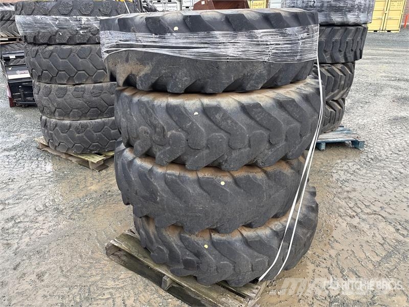 Quantity of (4) 14.00-24TG Tires Gume, točkovi i felne