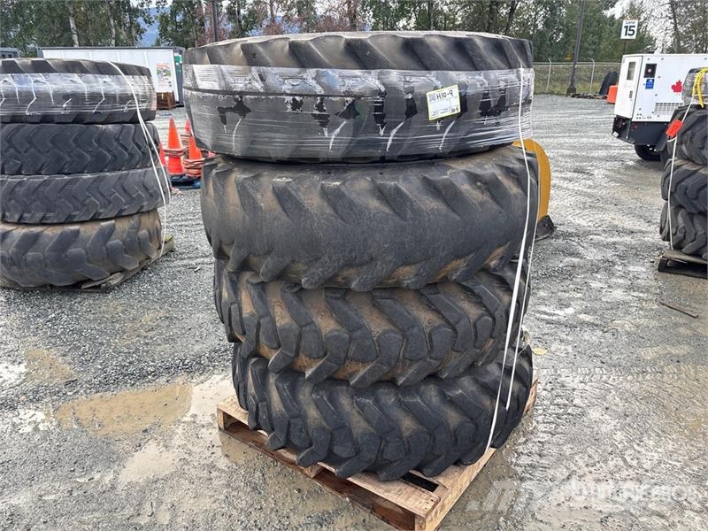 Quantity of (4) 14.00-24 Tires Gume, točkovi i felne