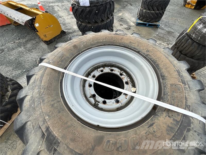 Quantity of (4) 14.00-24TG Tires Gume, točkovi i felne