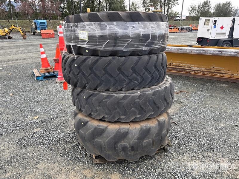 Quantity of (4) 17.5-25 L2 Tires Gume, točkovi i felne