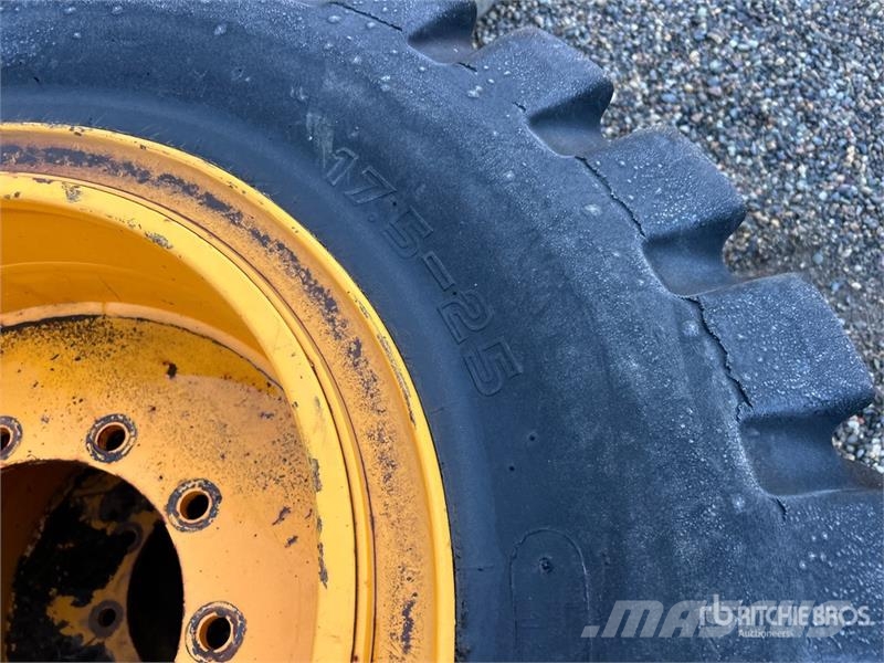 Quantity of (4) 17.5R25 Tires - Fits Hyundai HL740 Gume, točkovi i felne