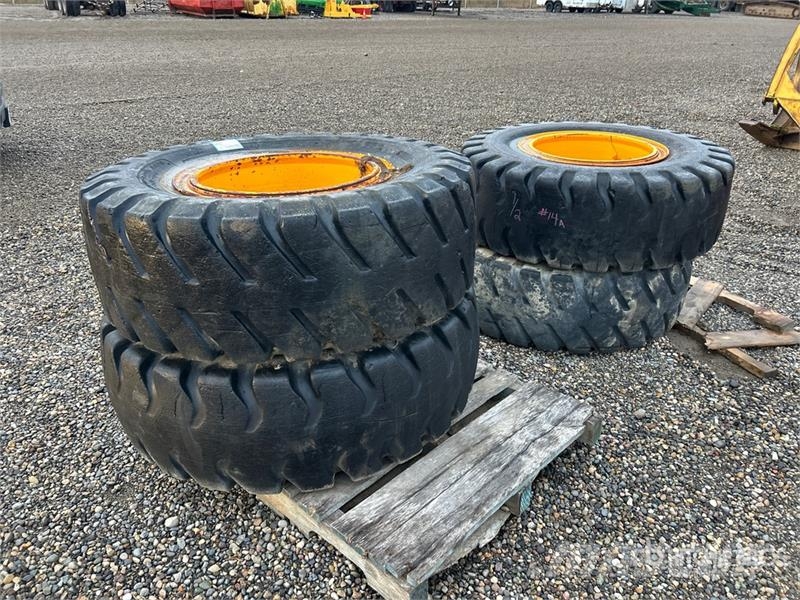 Quantity of (4) 17.5R25 Tires - Fits Hyundai HL740 Gume, točkovi i felne