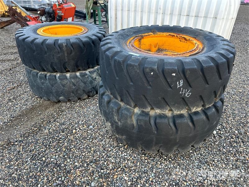 Quantity of (4) 17.5R25 Tires - Fits Hyundai HL740 Gume, točkovi i felne