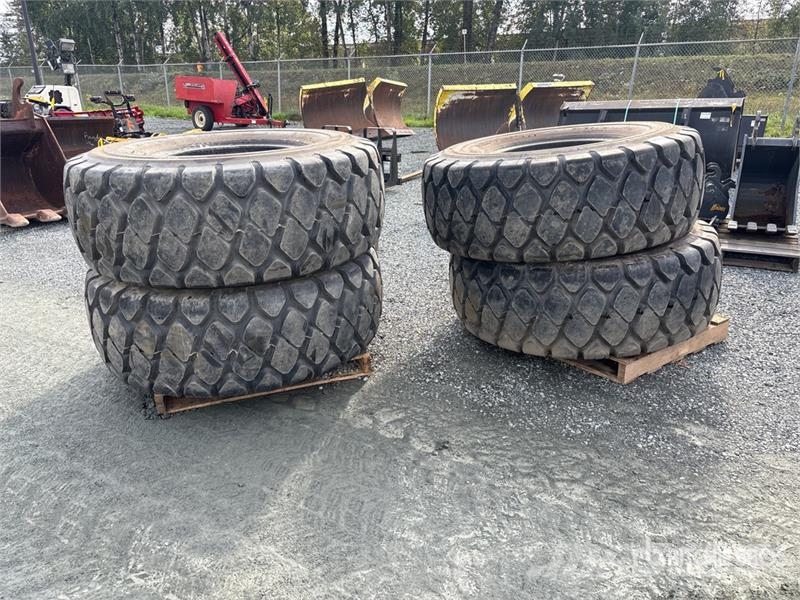 Quantity of (4) 20.5R25 Tires - Fits Wheel Loader Gume, točkovi i felne
