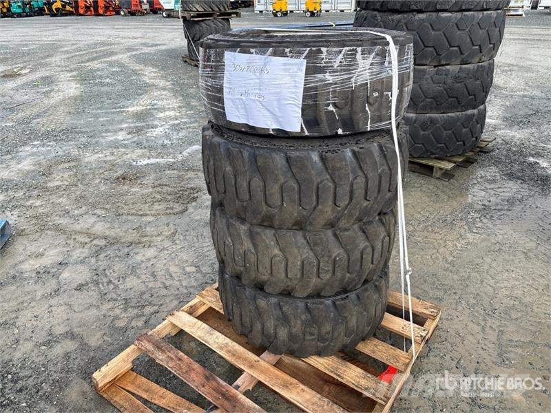 Quantity of (4) 305/70D16.5 Tires Gume, točkovi i felne