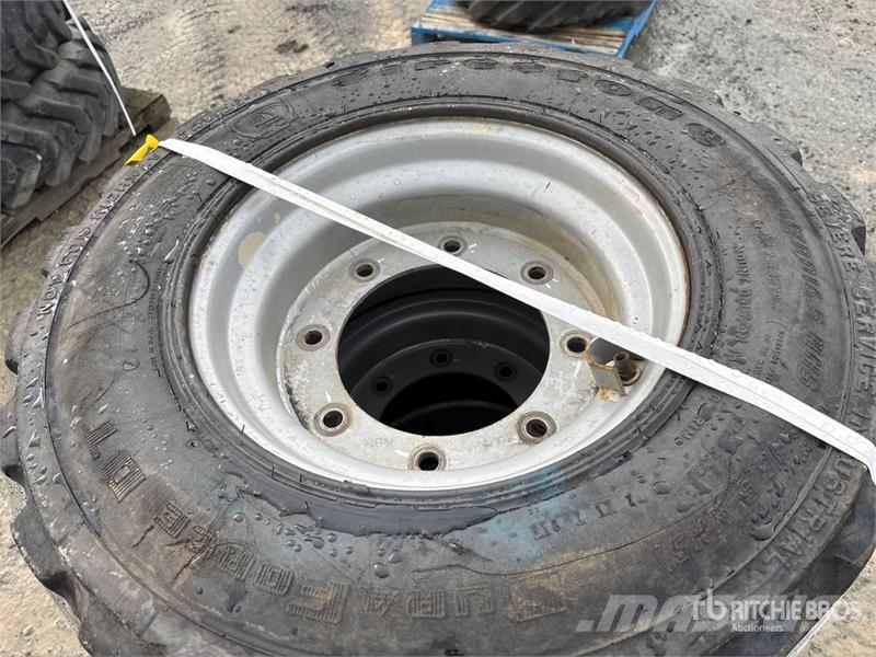 Quantity of (4) 305/70D16.5 Tires Gume, točkovi i felne