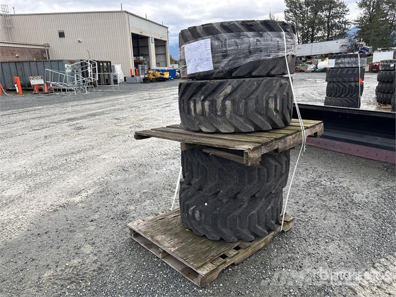Quantity of (4) 335/65D19.5 Tires Gume, točkovi i felne