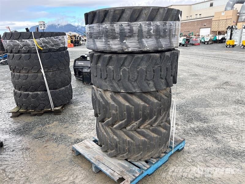 Quantity of (4) 385/65-22.5 Tires Gume, točkovi i felne