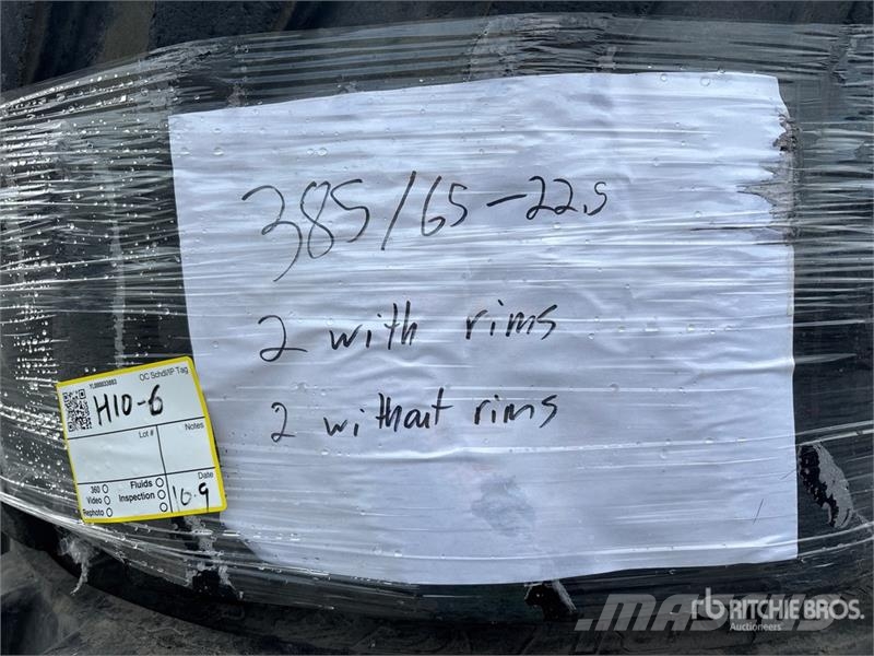 Quantity of (4) 385/65-22.5 Tires Gume, točkovi i felne