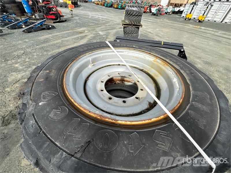  Quantity of (4) 400/75-28 Tires الإطارات والعجلات والحافات