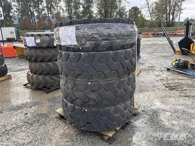  Quantity of (4) 400/75-28 Tires الإطارات والعجلات والحافات