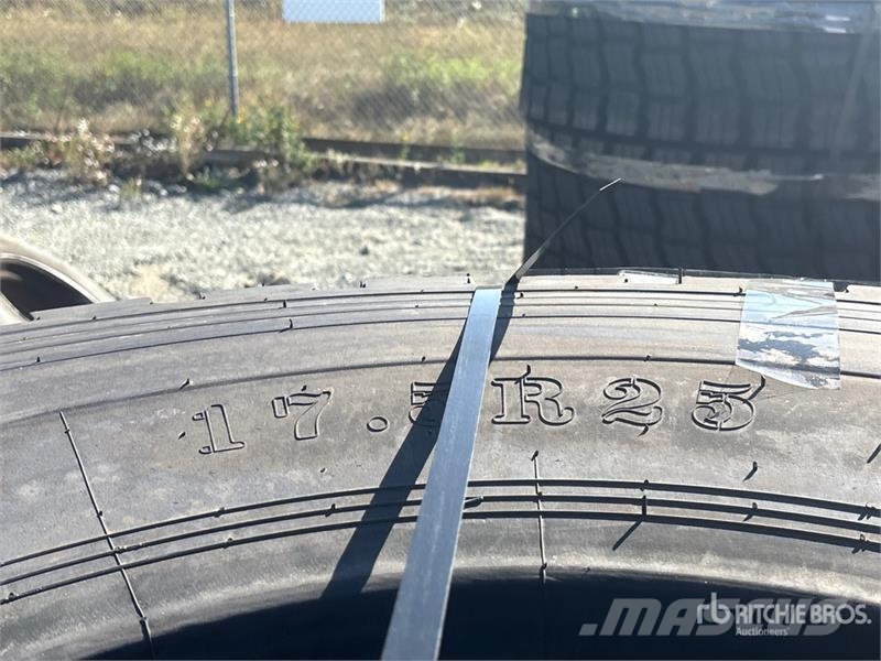  Quantity of (4) Beaver 17.5R25 Radial Tires (Unuse Gume, kolesa in platišča