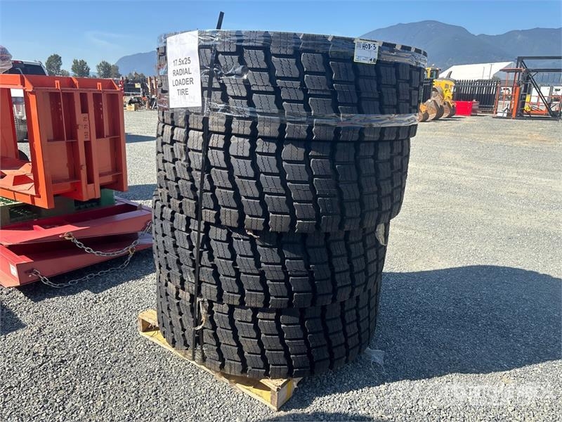  Quantity of (4) Beaver 17.5R25 Radial Tires (Unuse Gume, kolesa in platišča