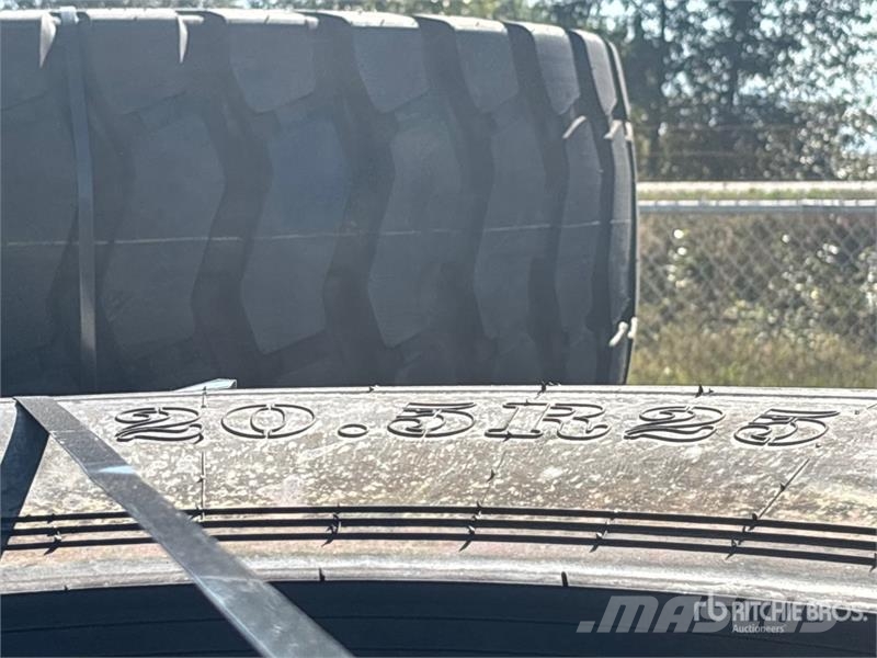Quantity of (4) Beaver 20.5R25 Radial Tires Gume, kolesa in platišča