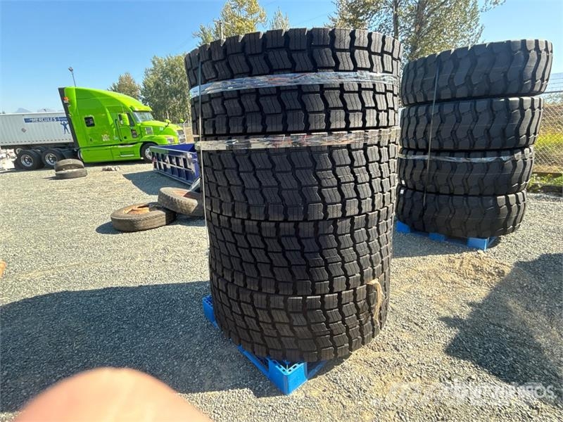 Quantity of (4) Beaver 20.5R25 Radial Tires Gume, kolesa in platišča
