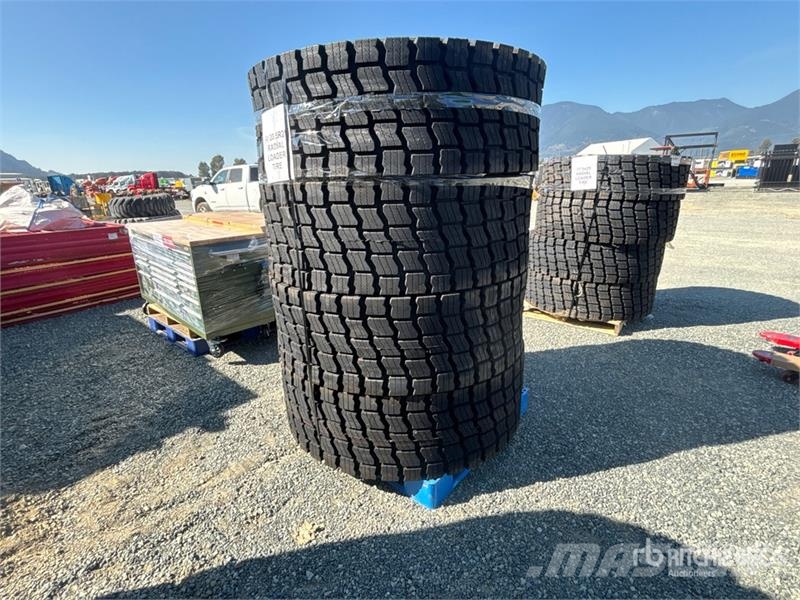 Quantity of (4) Beaver 20.5R25 Radial Tires Gume, kolesa in platišča