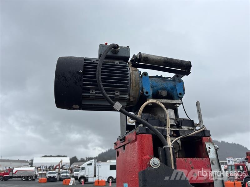  Quantity of (4) Transquip RM16 Electric Truck Hois Sonstige Baumaschinen