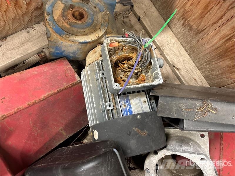 Quantity of (4) Transquip RM16 Electric Truck Hois Строительная техника - Другие