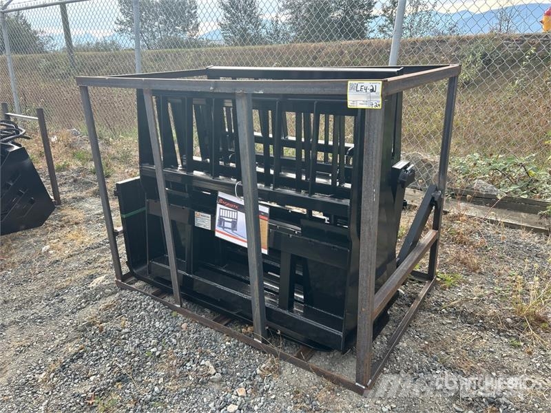 Quantity of (5) AGT SA-100 48 in Skid Steer Forks Δικράνες