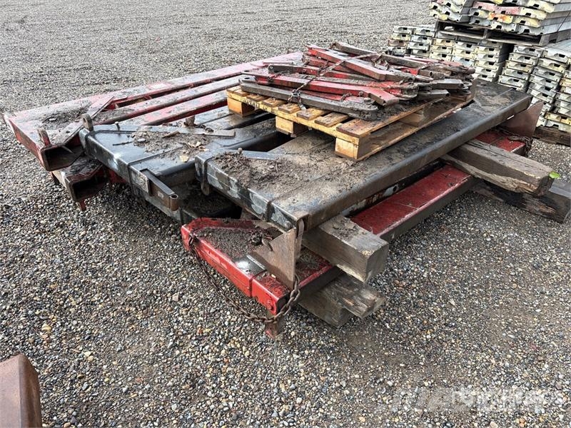  Quantity of (6) Trailer Bunks Transportes - Outros
